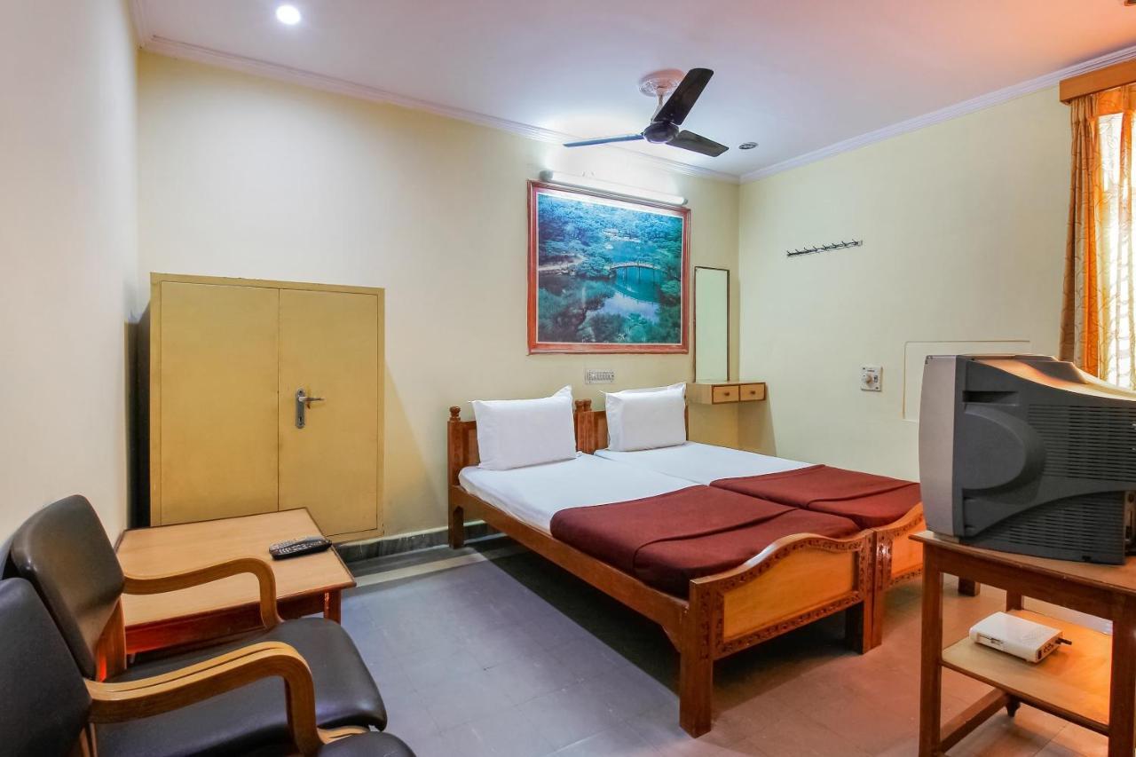 สปอต ออน 37214 คลาสิก ลอดจ์ Hotel ไฮเดอราบัด ภายนอก รูปภาพ